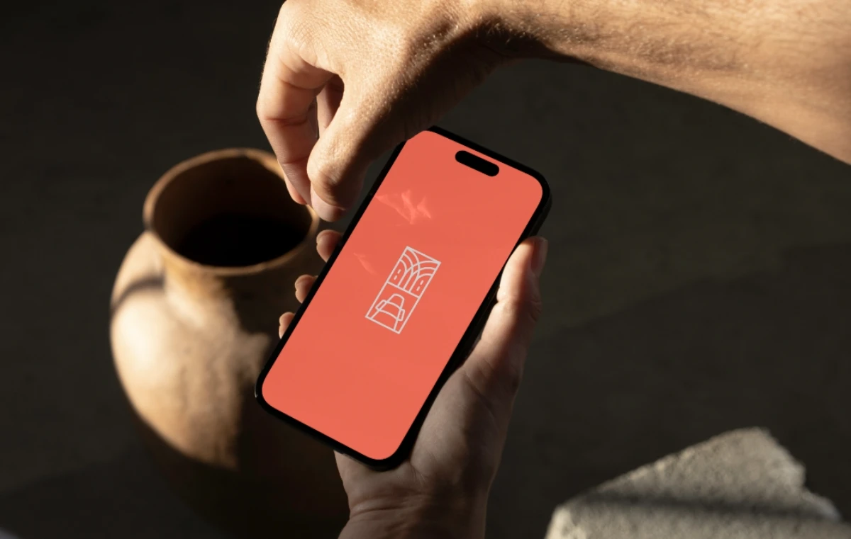 Mise en situation du logo et identité visuelle cap sur le patrimoine